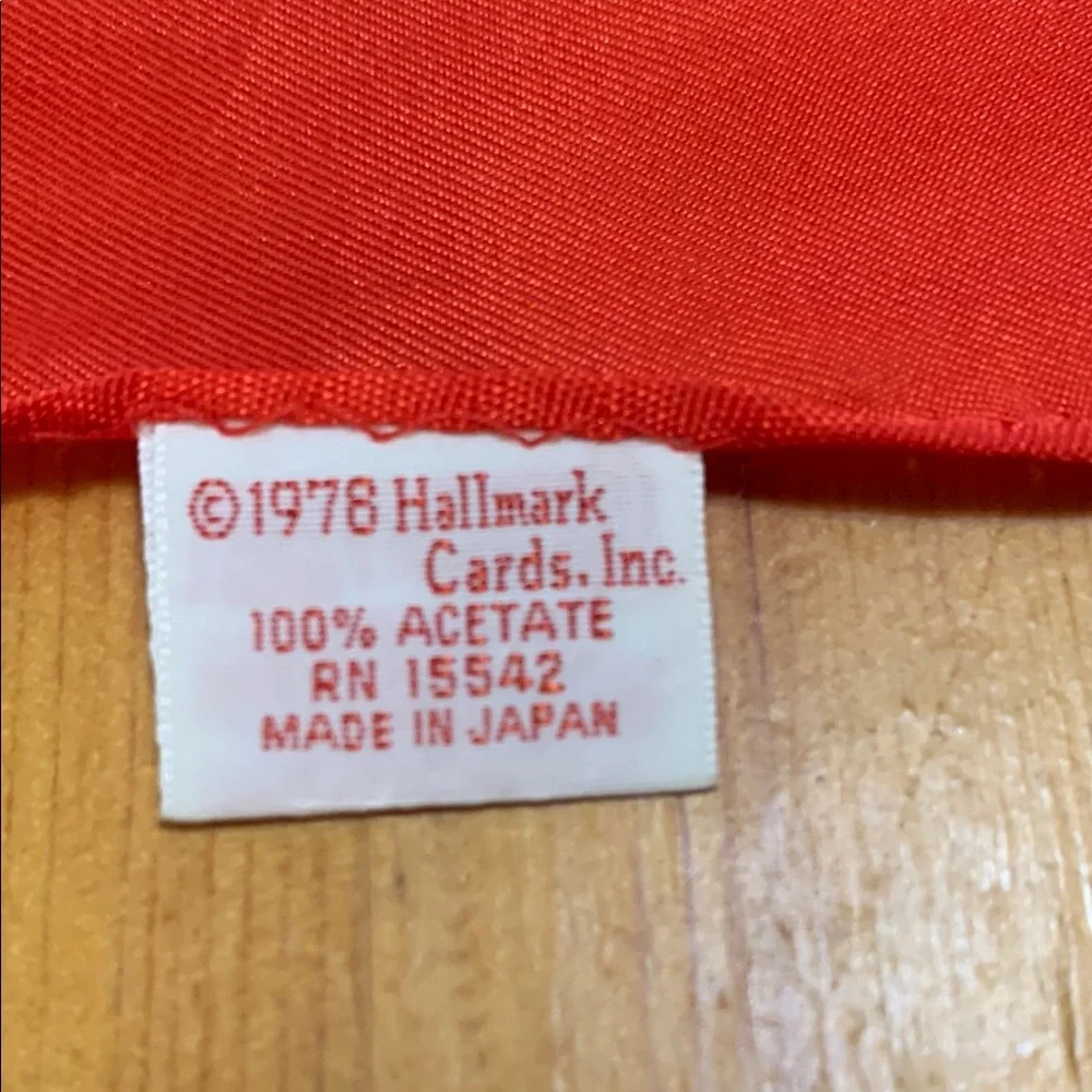 Vintage Hallmark signed Mary Ann, Red and White Floral Scarf, made in Japan - Picture 10 of 11